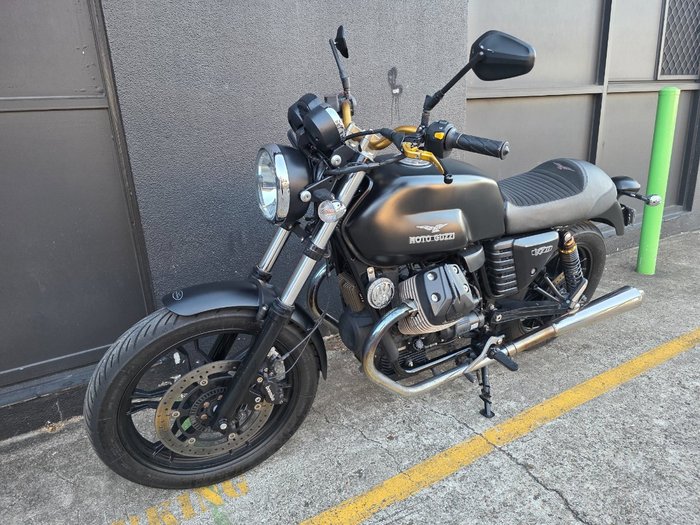 2015 MOTO GUZZI V7 STONE BLACK