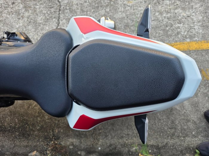 2022 Kawasaki Z900 SUPERNAKED (ZR900) WHITE