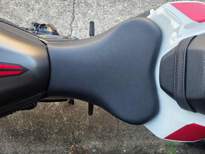 2022 Kawasaki Z900 SUPERNAKED (ZR900) WHITE