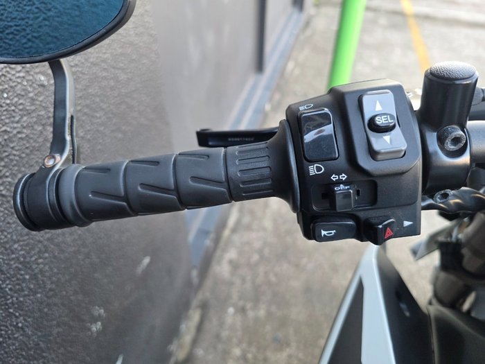 2022 Kawasaki Z900 SUPERNAKED (ZR900) WHITE