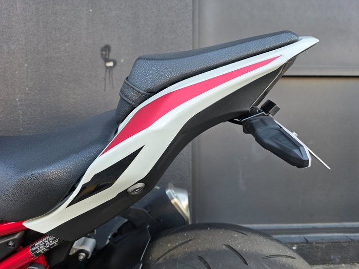 2022 Kawasaki Z900 SUPERNAKED (ZR900) WHITE