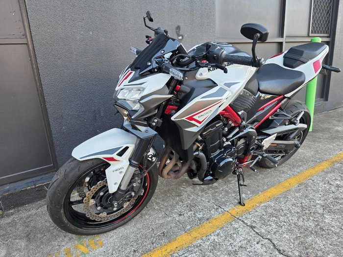 2022 Kawasaki Z900 SUPERNAKED (ZR900) WHITE