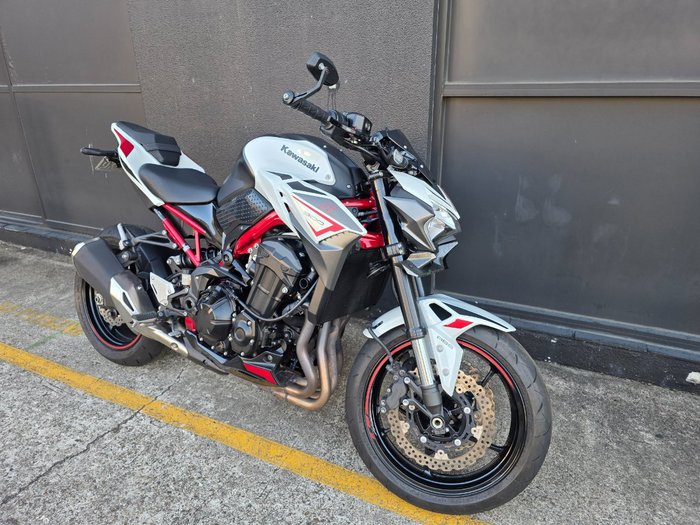 2022 Kawasaki Z900 SUPERNAKED (ZR900) WHITE