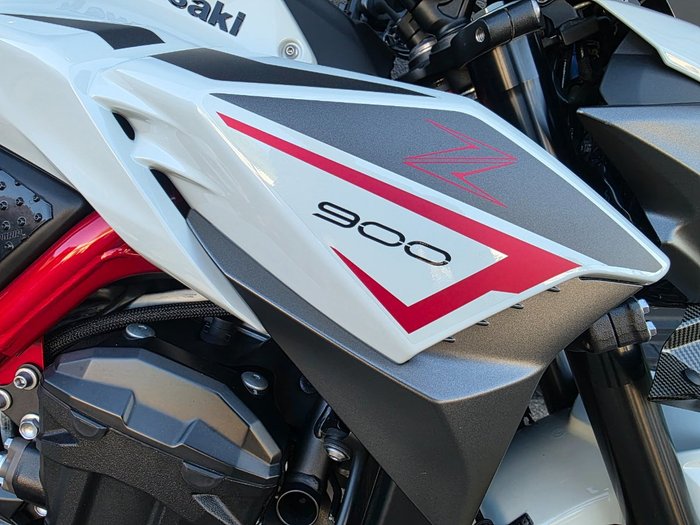 2022 Kawasaki Z900 SUPERNAKED (ZR900) WHITE