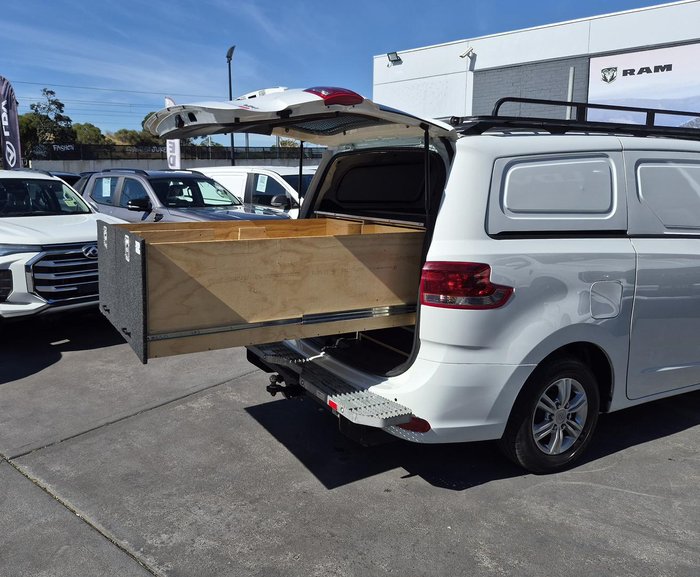 2023 LDV G10 +