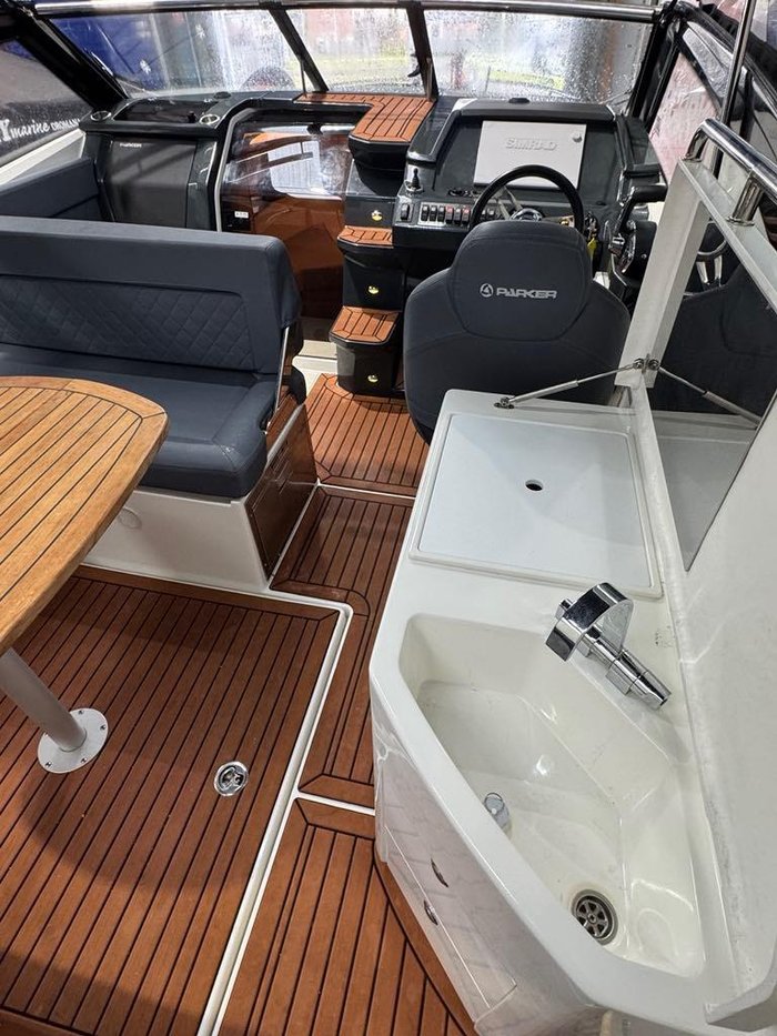 2023 PARKER 850 Voyager