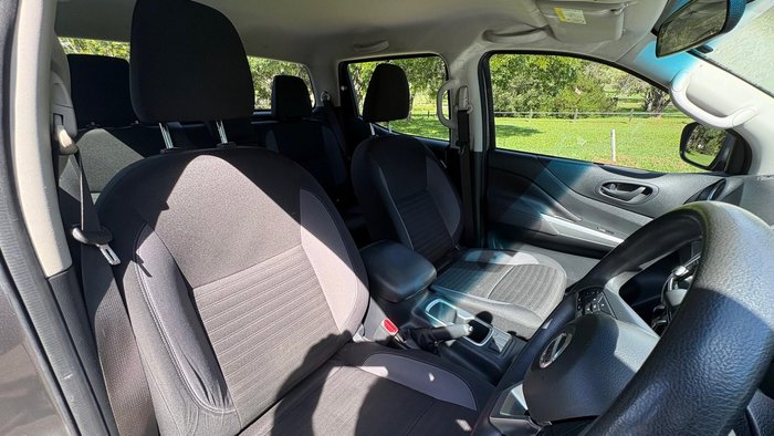 2022 Nissan Navara SL