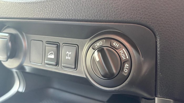 2022 Nissan Navara SL