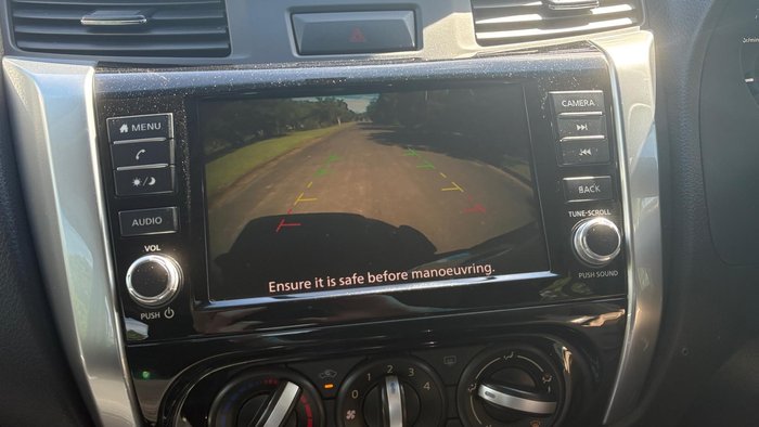 2022 Nissan Navara SL