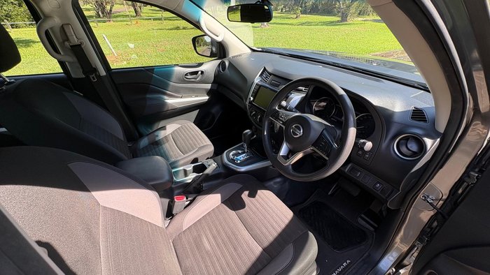 2022 Nissan Navara SL