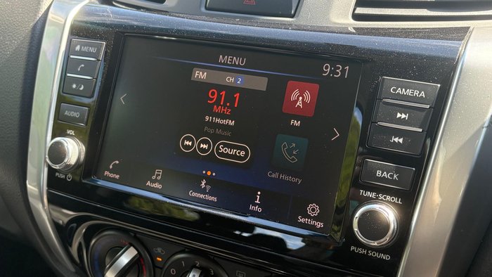 2022 Nissan Navara SL