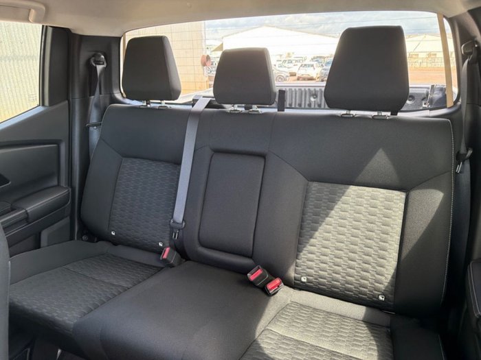2000 Mitsubishi Triton