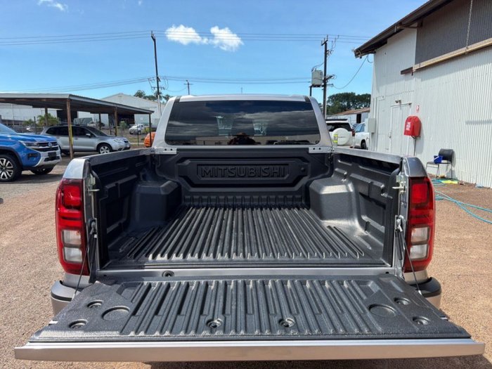 2000 Mitsubishi Triton