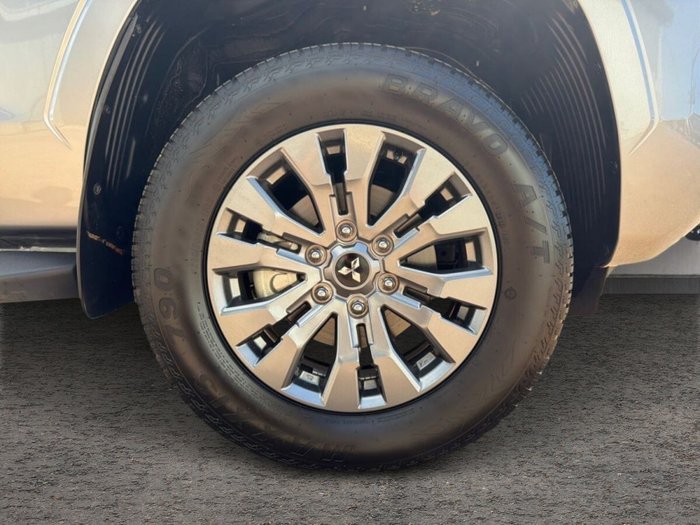 2000 Mitsubishi Triton