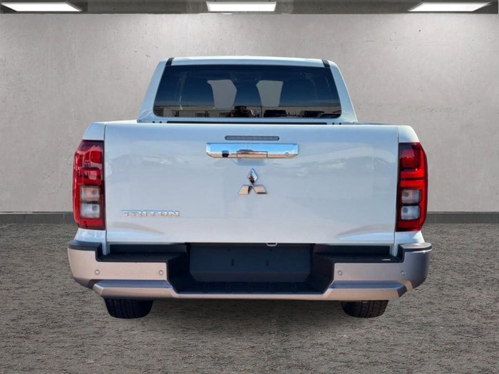 2000 Mitsubishi Triton