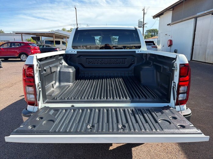 2000 Mitsubishi Triton