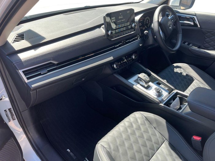 2025 Mitsubishi Outlander PHEV Exceed