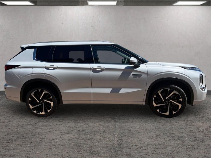 2025 Mitsubishi Outlander PHEV Exceed