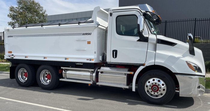 2024 Freightliner Cascadia 116 Tipper White