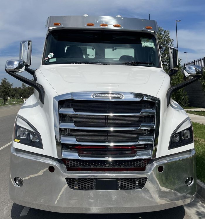 2024 Freightliner Cascadia 116 Tipper White
