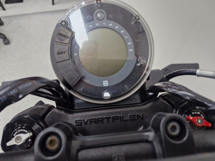 2024 HUSQVARNA SVARTPILEN 401 Black