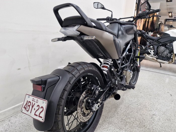 2024 HUSQVARNA SVARTPILEN 401 Black