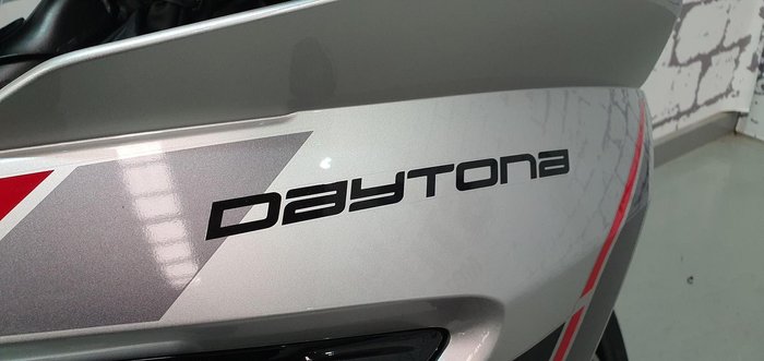 2026 Triumph Daytona 660 LAMS Daytona Silver