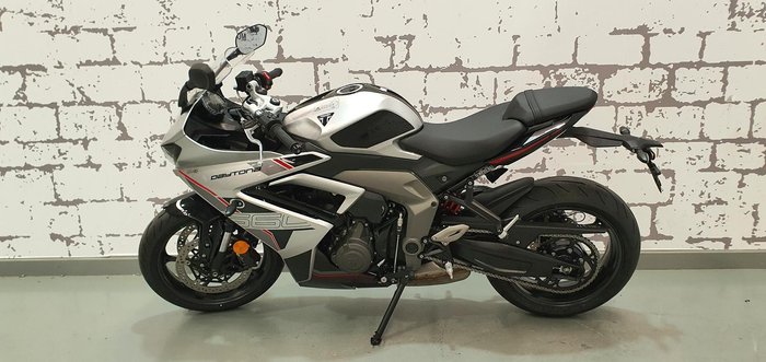 2026 Triumph Daytona 660 LAMS Daytona Silver