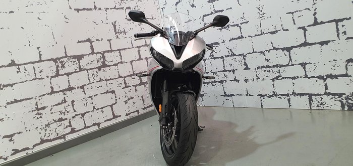 2026 Triumph Daytona 660 LAMS Daytona Silver