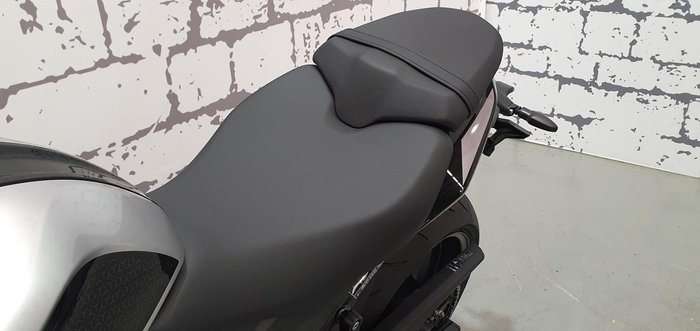 2026 Triumph Daytona 660 LAMS Daytona Silver