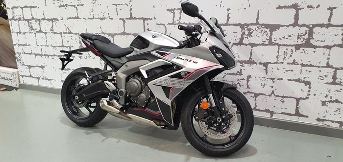 2026 Triumph Daytona 660 LAMS Daytona Silver