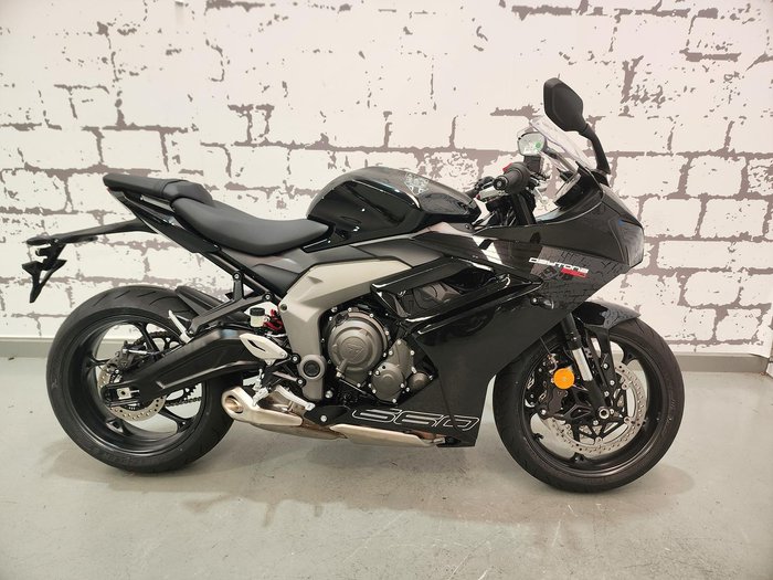 2026 Triumph Daytona 660 LAMS Daytona Black