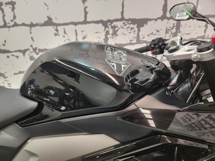 2026 Triumph Daytona 660 LAMS Daytona Black