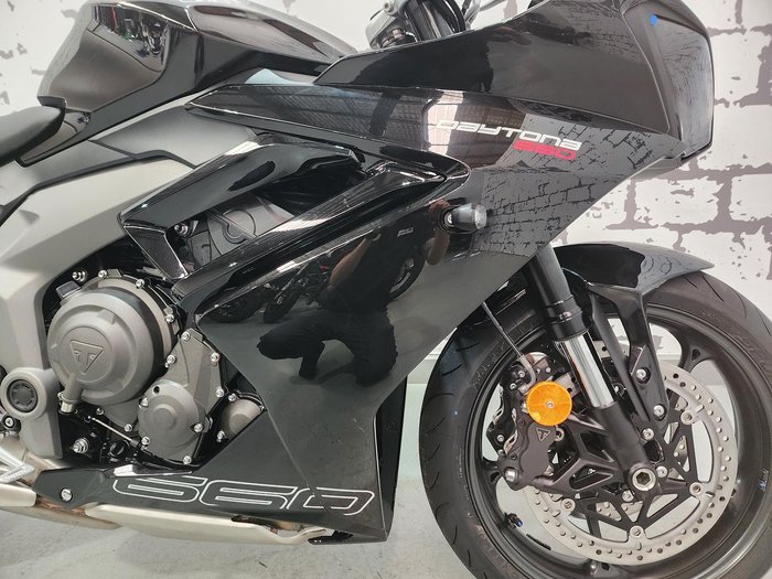 2026 Triumph Daytona 660 LAMS Daytona Black