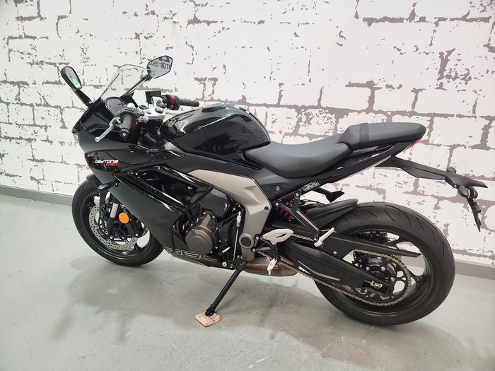 2026 Triumph Daytona 660 LAMS Daytona Black
