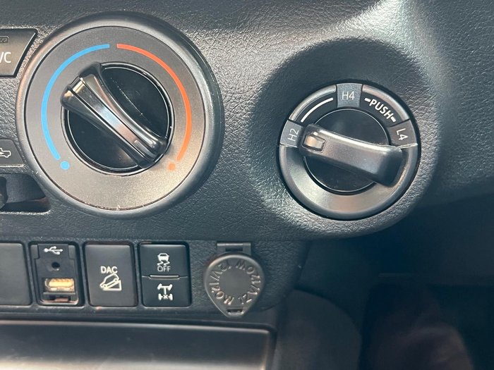 2020 Toyota Hilux SR