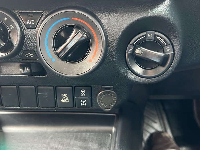 2021 Toyota Hilux SR