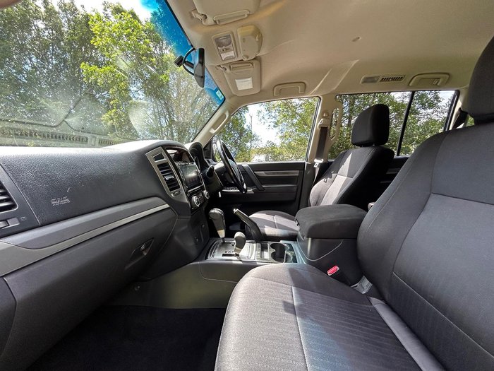 2016 Mitsubishi Pajero GLX