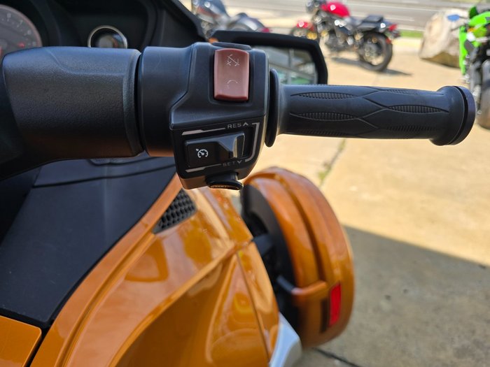 2015 BRP SPYDER RT Orange