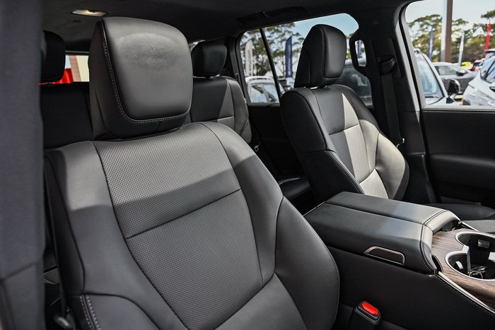 2025 Toyota Landcruiser VX