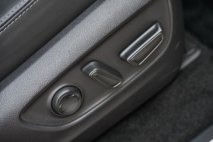 2025 Toyota Landcruiser VX