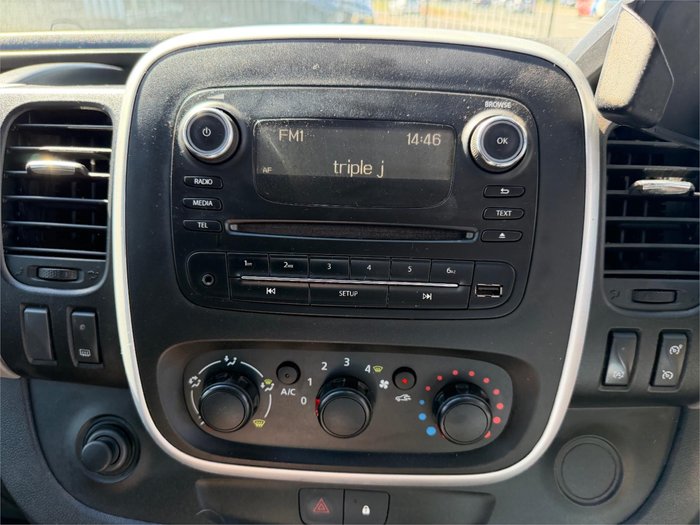 2018 RENAULT TRAFIC FORMULA EDITION SWB X82 MY18 White