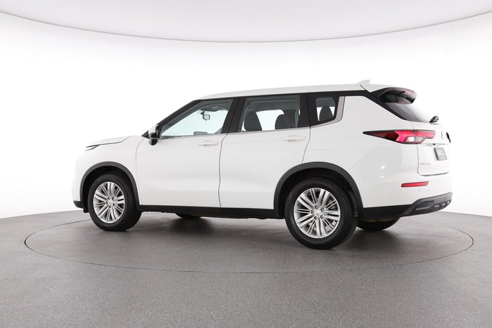 2022 Mitsubishi Outlander ES