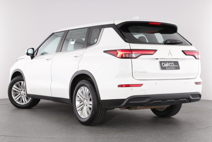 2022 Mitsubishi Outlander ES