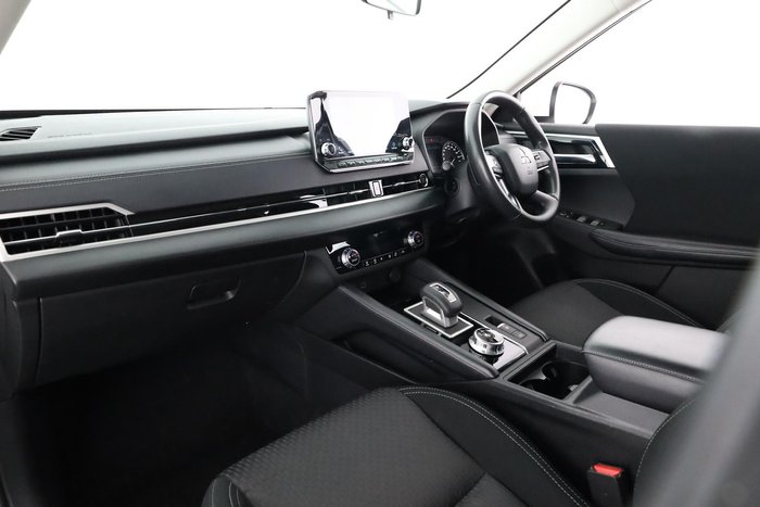 2022 Mitsubishi Outlander ES