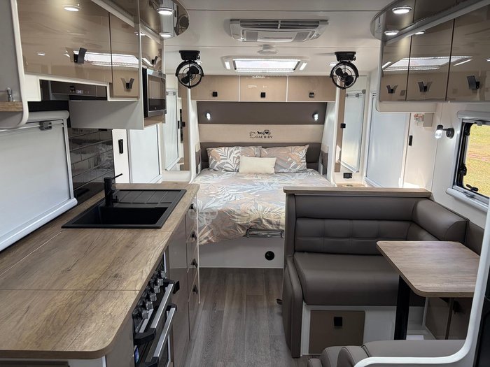 2026 Coach RV HM SERIES 20ft **Was 109,990 now $99,990**