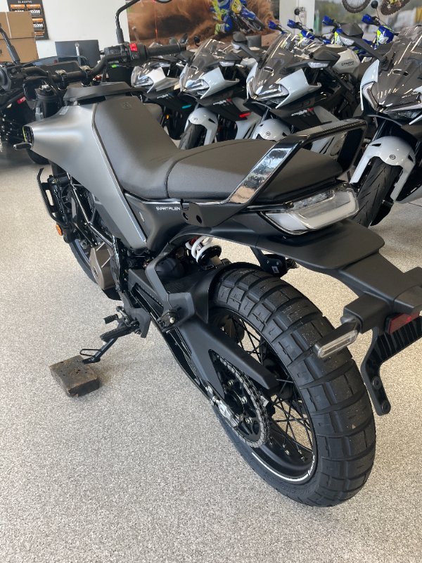 2025 HUSQVARNA SVARTPILEN 401 VELOCITY GREY