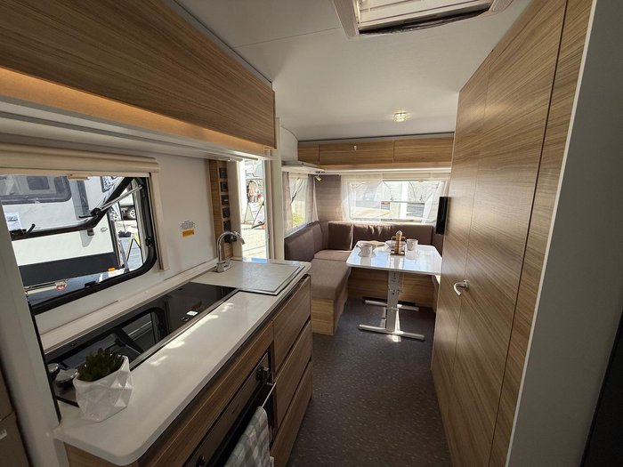 2018 Adria Altea 552