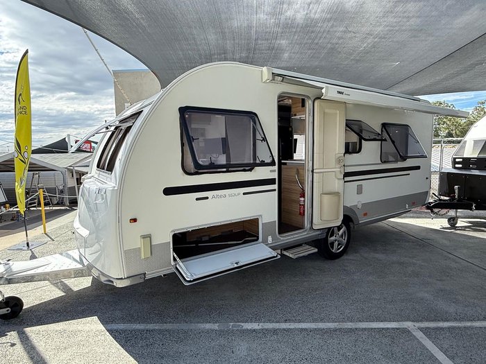 2018 Adria Altea 552