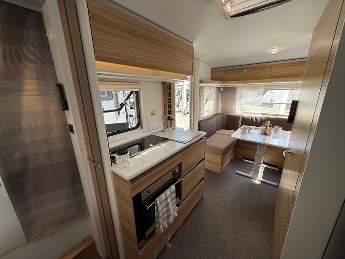 2018 Adria Altea 552